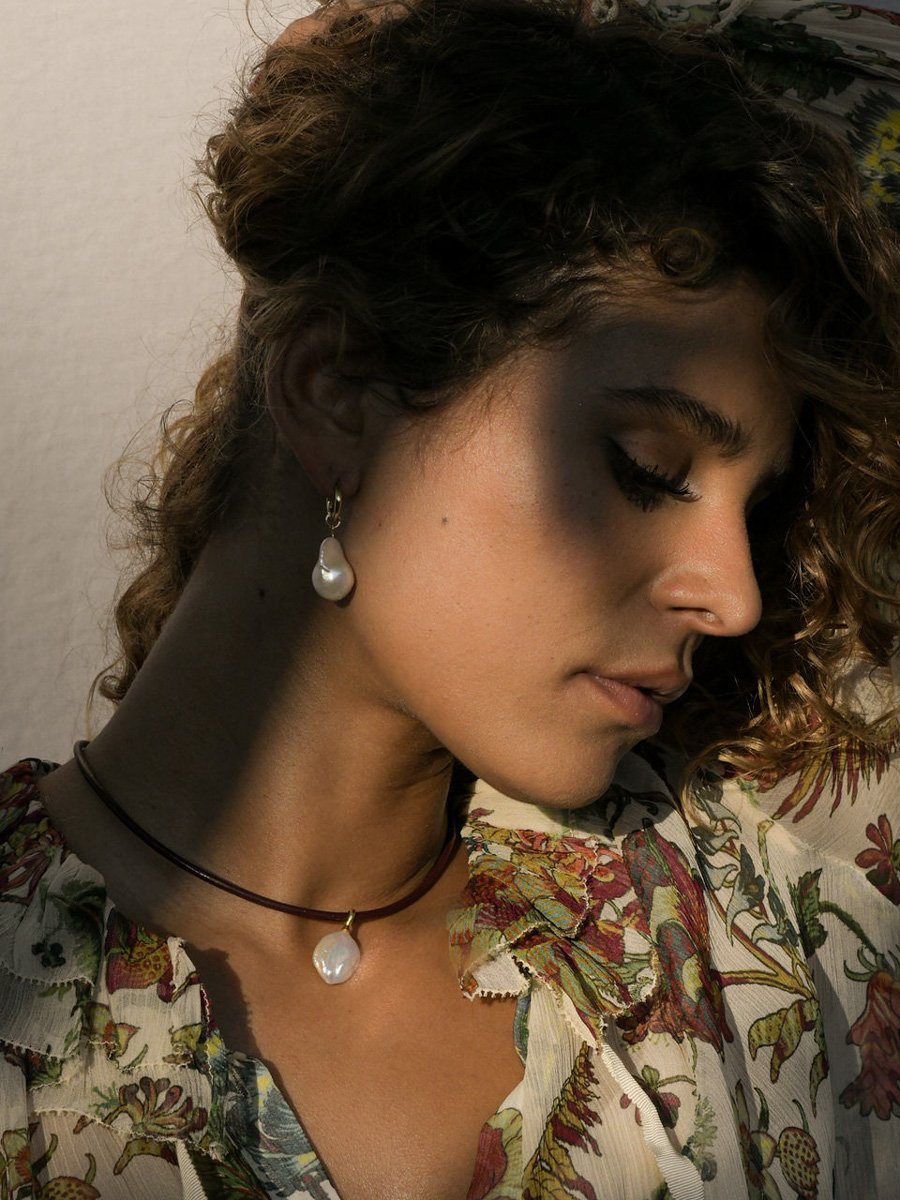アクセサリー L Pearl Drop Leather Cord Necklace – Leslie Lenhart